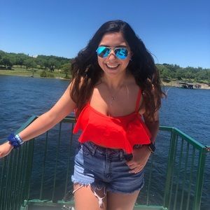 Meet your Posher, Perla